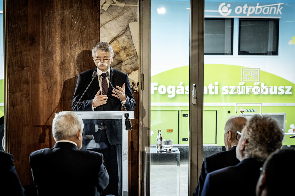 új fogászati busz Kövér László
